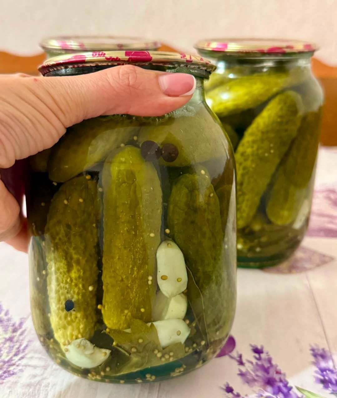 Léty ověřený recept na CHRUMAVÉ nakládané okurky: Zůstaly pevné, voňavé a vydrží až do další sezóny!